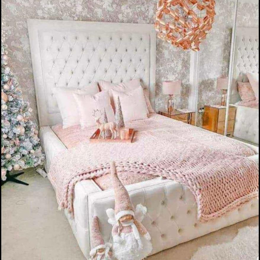 Alaina Border Button Diamonds