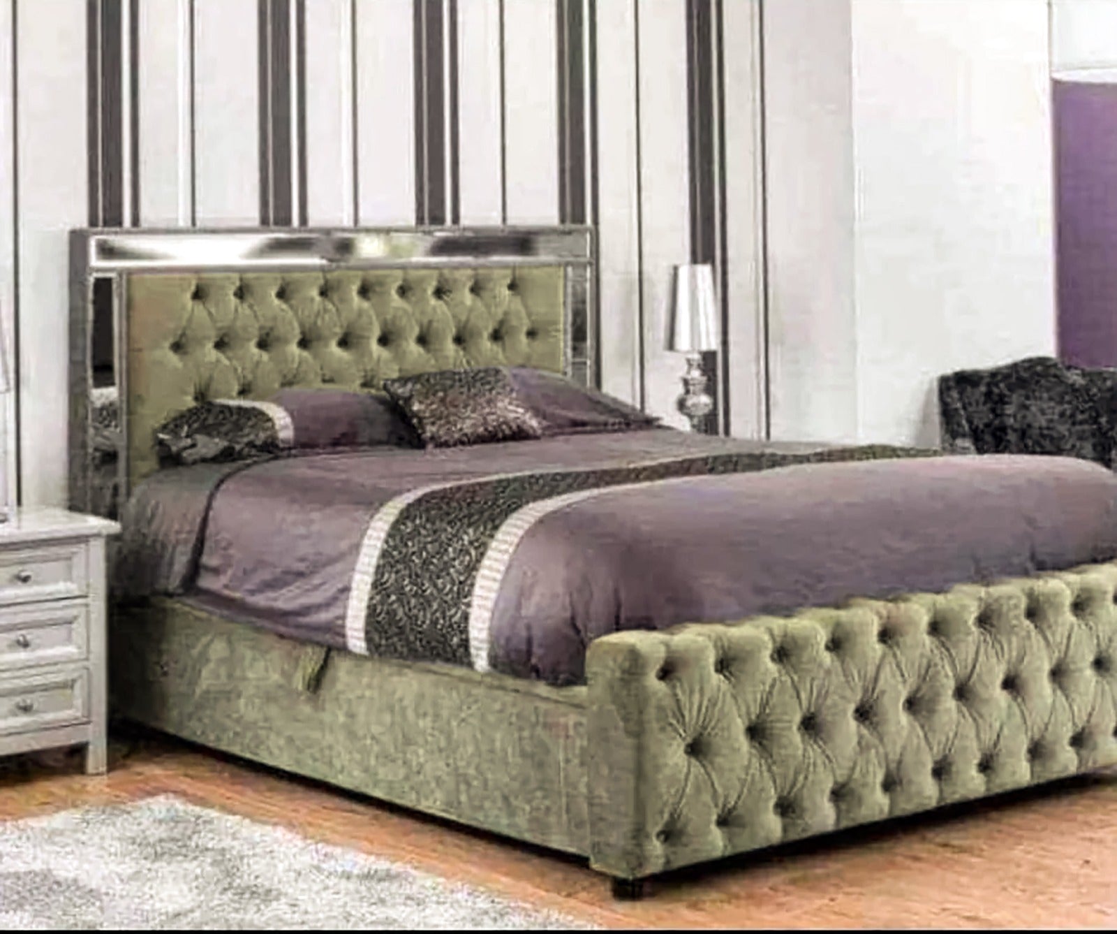 chesterfield mirror bed