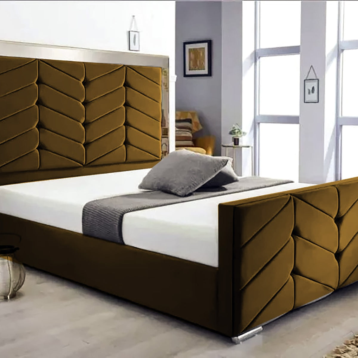 Arooj Chesterfield Mirror Bed