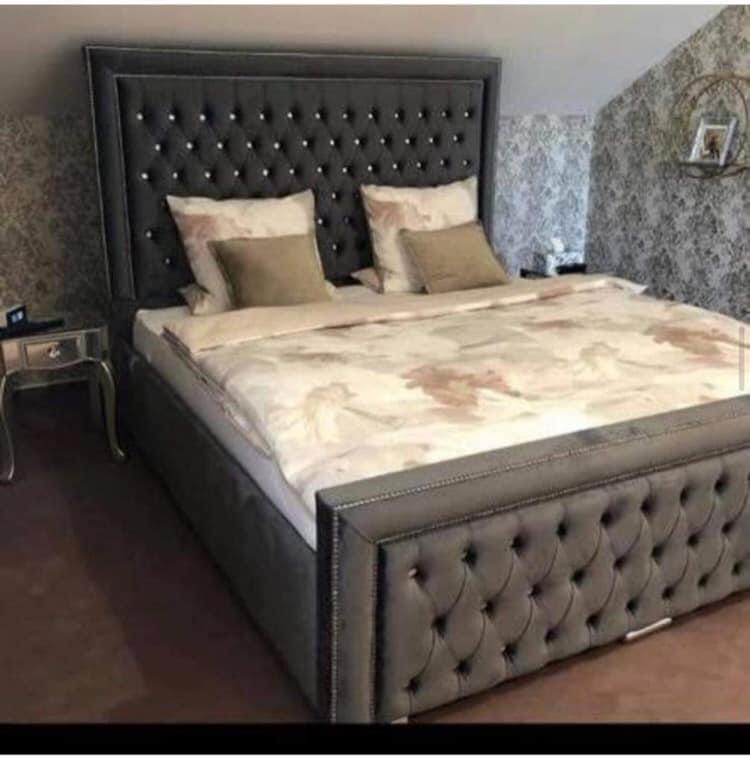 Princess Buttoned Bed